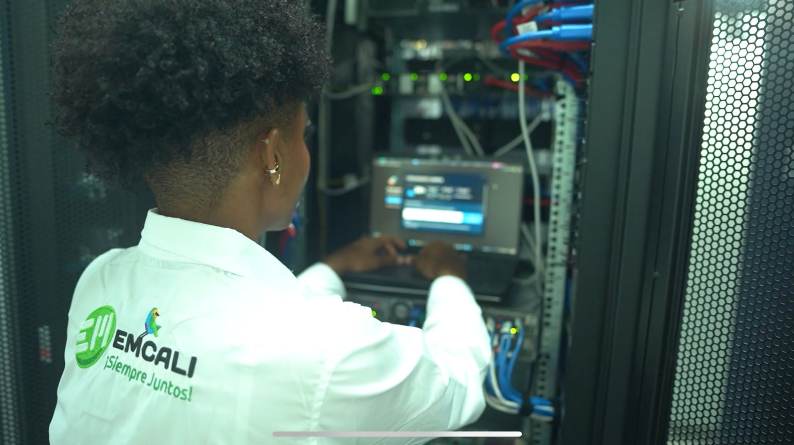 EMCALI acelera su transformación digital: la fibra óptica ya conecta al 92% de Cali y proyecta un negocio sostenible en 2027